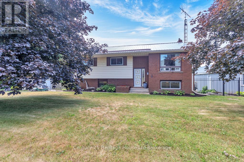 686 Goshen Road, Norfolk, Ontario  N4G 3C9 - Photo 2 - X12662430