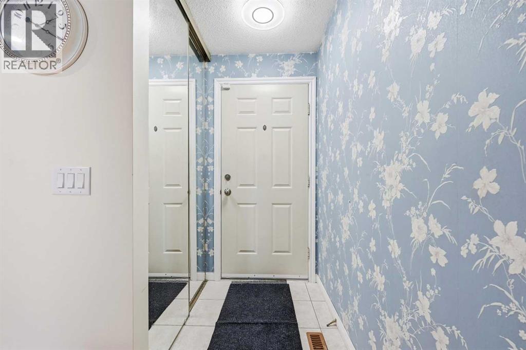 284 Falton Drive Ne, Calgary, Alberta  T3J 2X2 - Photo 6 - A2276950