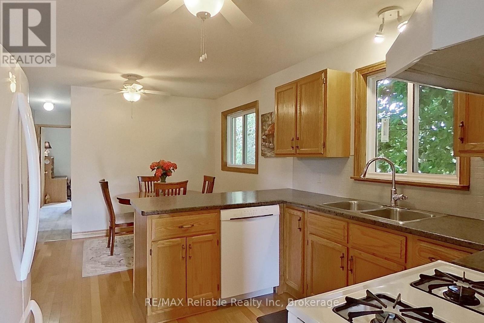 25 Jordan Drive, North Huron (East Wawanosh), Ontario  N0G 1E0 - Photo 11 - X12662334