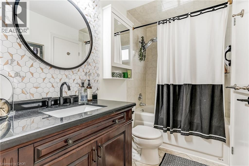 9 Aspen Court, Waterdown, Ontario  L8B 0A7 - Photo 24 - 40788356