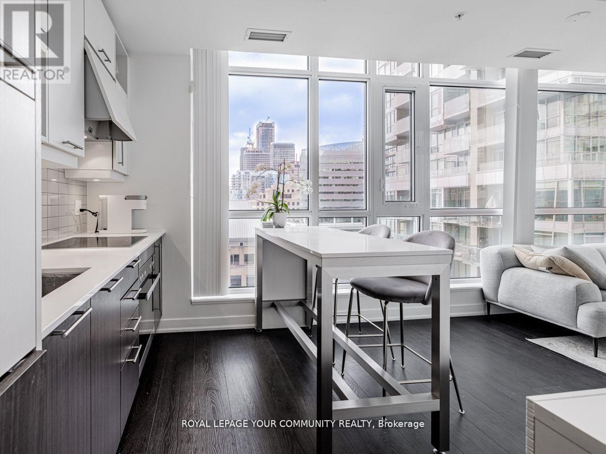 1602 - 30 Nelson Street, Toronto, Ontario  M5V 0H5 - Photo 12 - C12662416