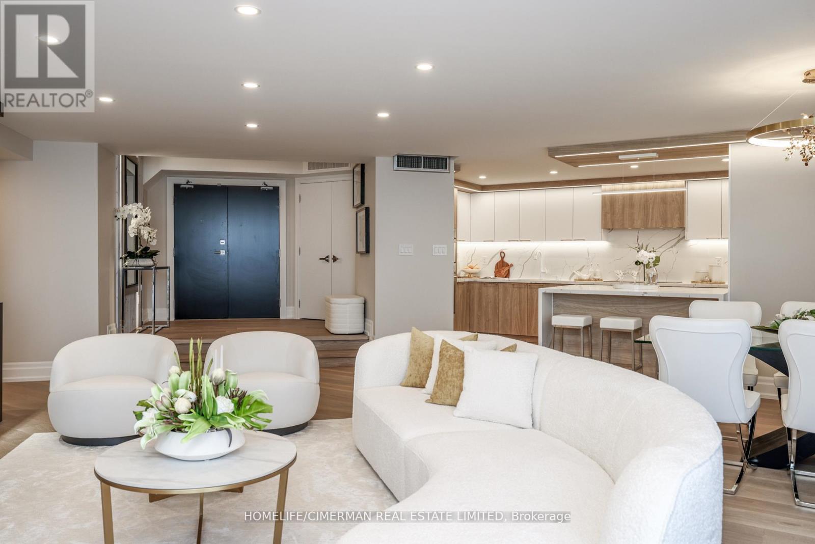 1002 - 240 Heath Street W, Toronto (Forest Hill South), Ontario  M5P 3L5 - Photo 2 - C12662440