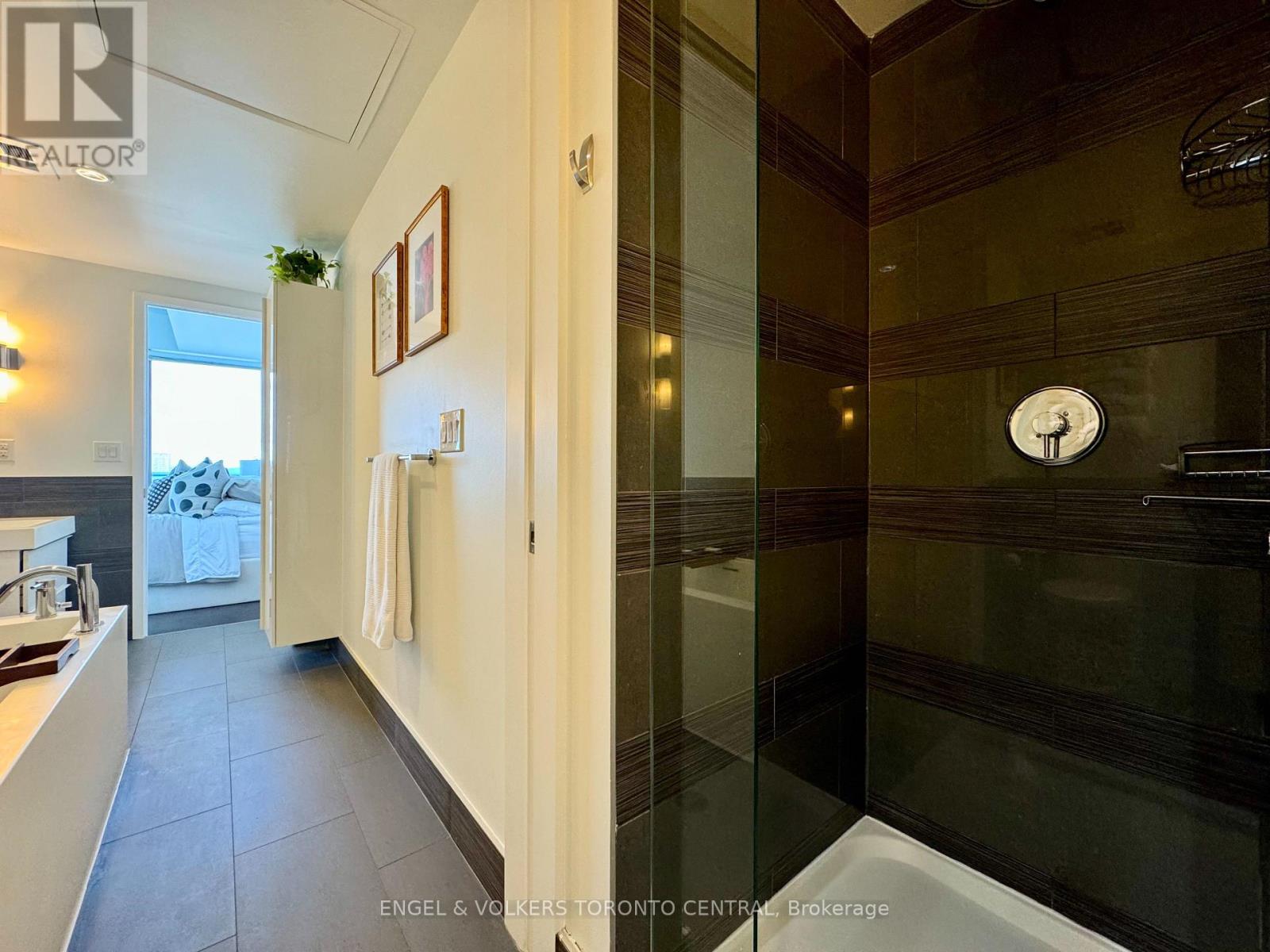 2202 - 390 Cherry Street, Toronto (Waterfront Communities), Ontario  M5A 0E2 - Photo 4 - C12662488