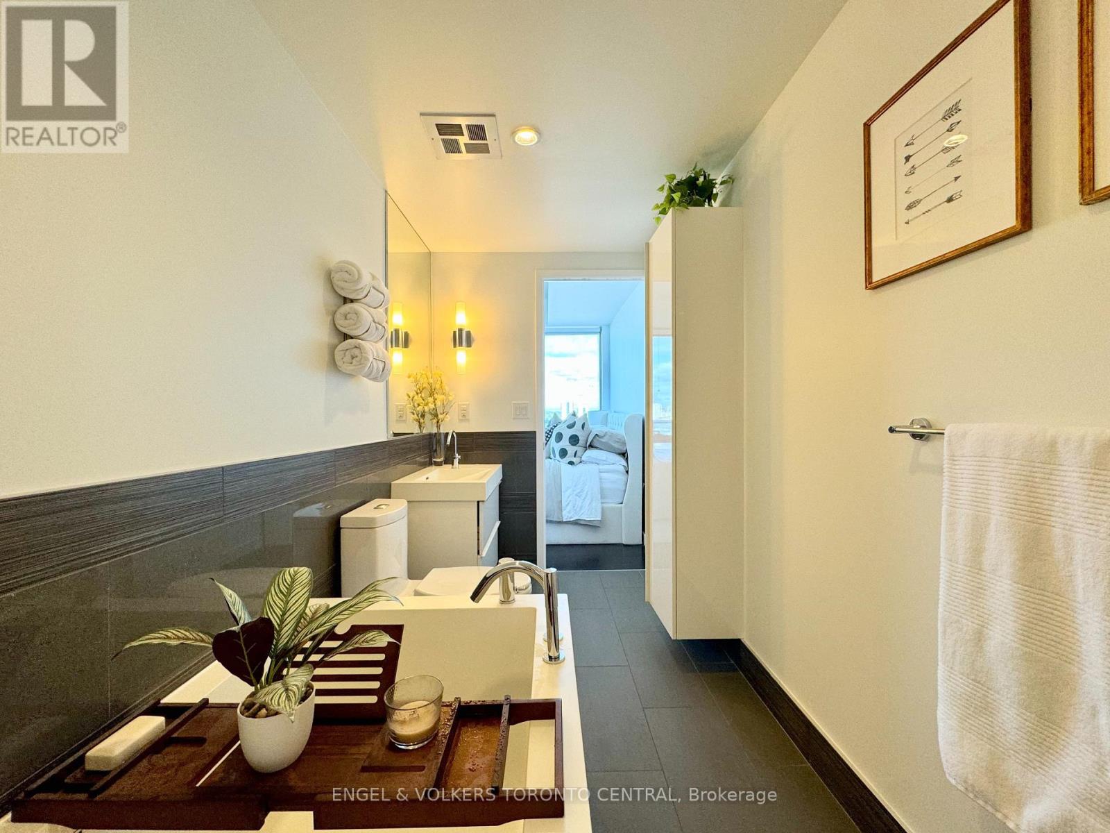 2202 - 390 Cherry Street, Toronto (Waterfront Communities), Ontario  M5A 0E2 - Photo 5 - C12662488