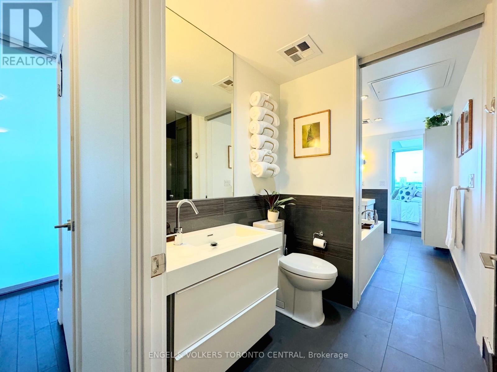 2202 - 390 Cherry Street, Toronto (Waterfront Communities), Ontario  M5A 0E2 - Photo 6 - C12662488