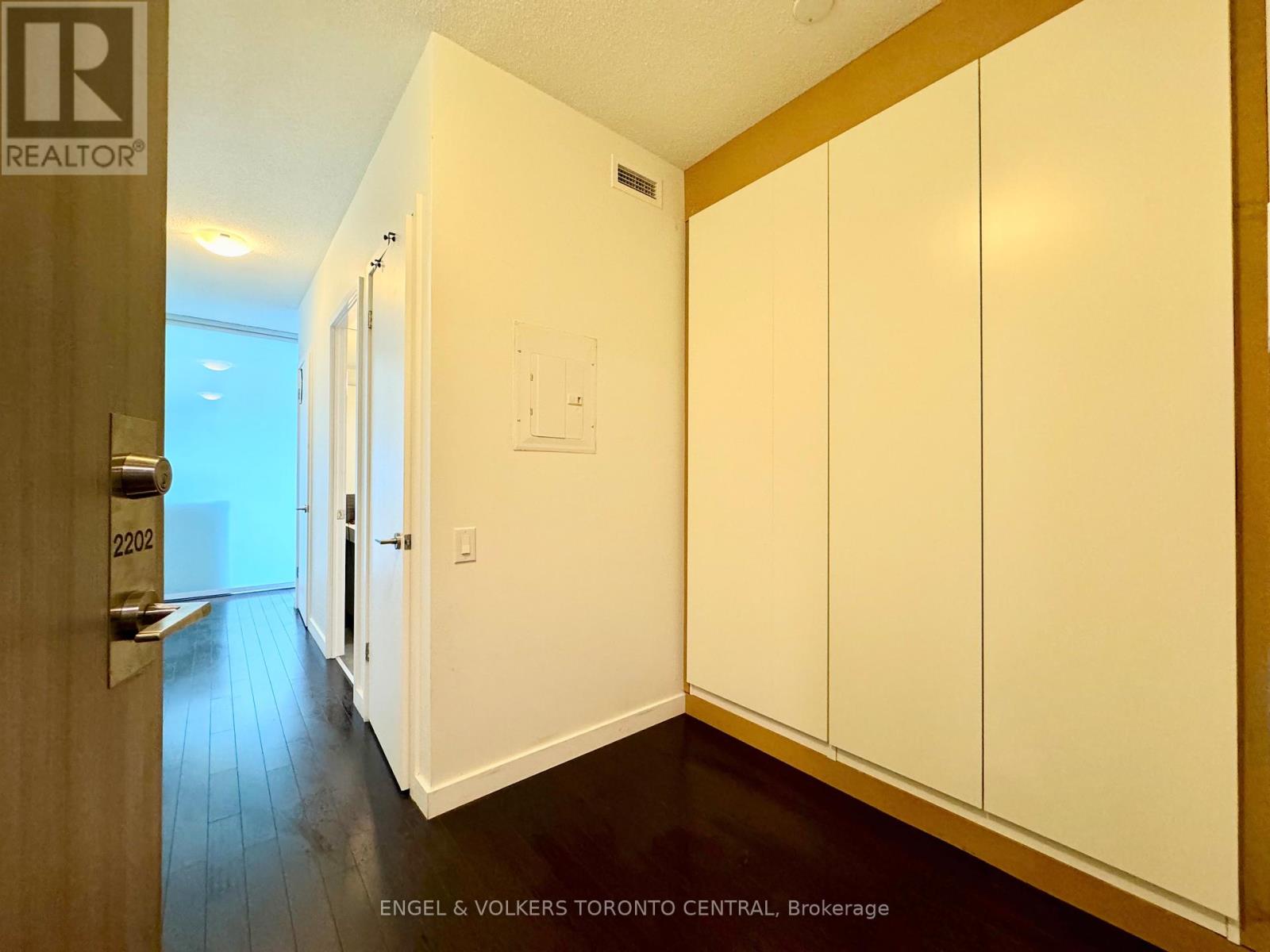 2202 - 390 Cherry Street, Toronto (Waterfront Communities), Ontario  M5A 0E2 - Photo 8 - C12662488