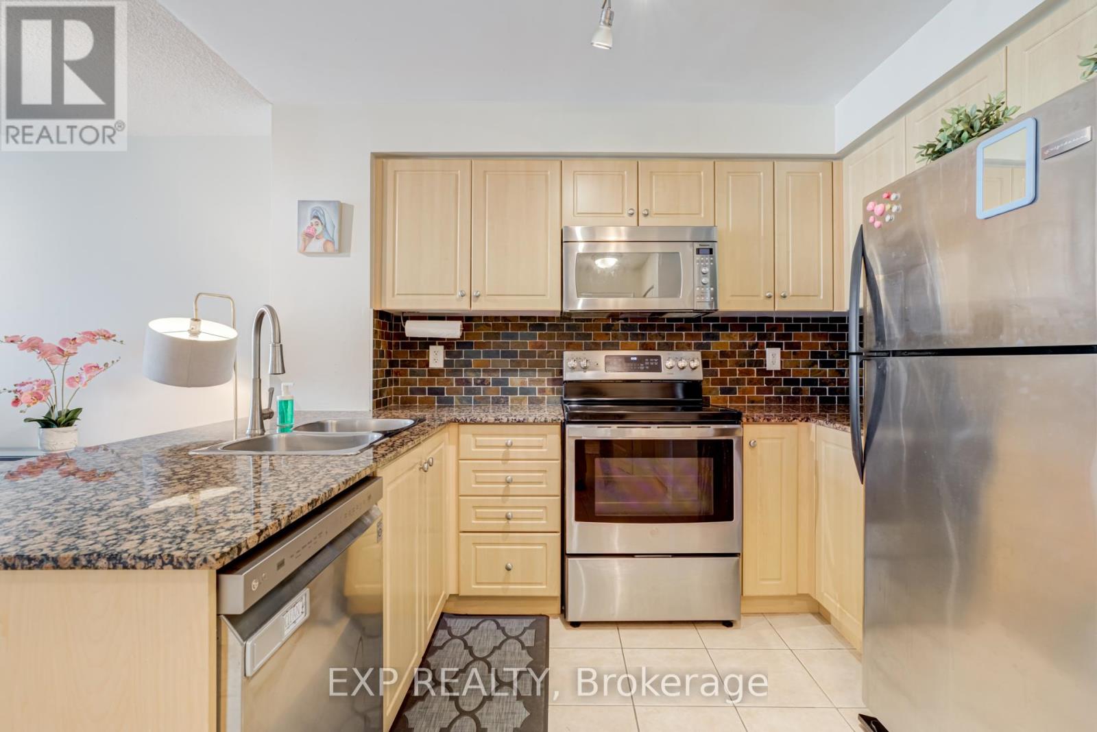 808 - 212 Eglinton Avenue E, Toronto (Mount Pleasant West), Ontario  M4P 1K2 - Photo 3 - C12662502
