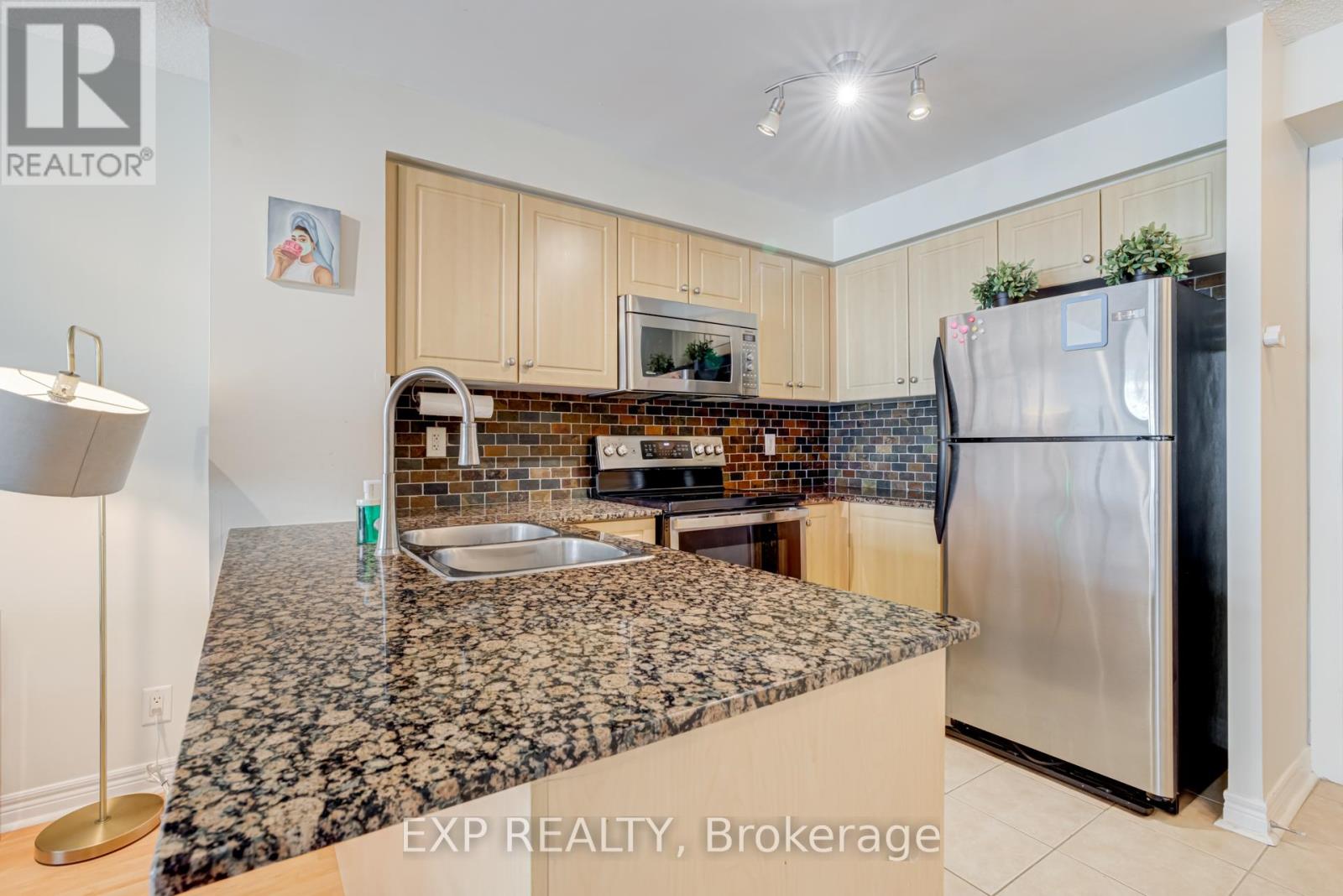 808 - 212 Eglinton Avenue E, Toronto (Mount Pleasant West), Ontario  M4P 1K2 - Photo 4 - C12662502