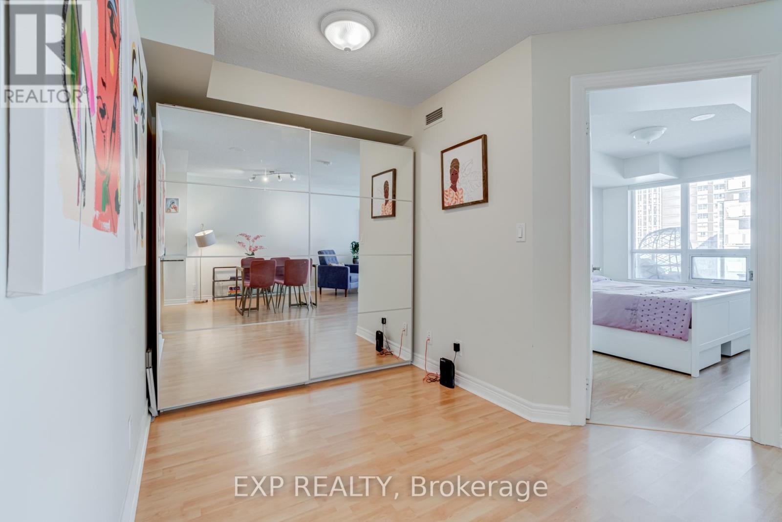 808 - 212 Eglinton Avenue E, Toronto (Mount Pleasant West), Ontario  M4P 1K2 - Photo 5 - C12662502