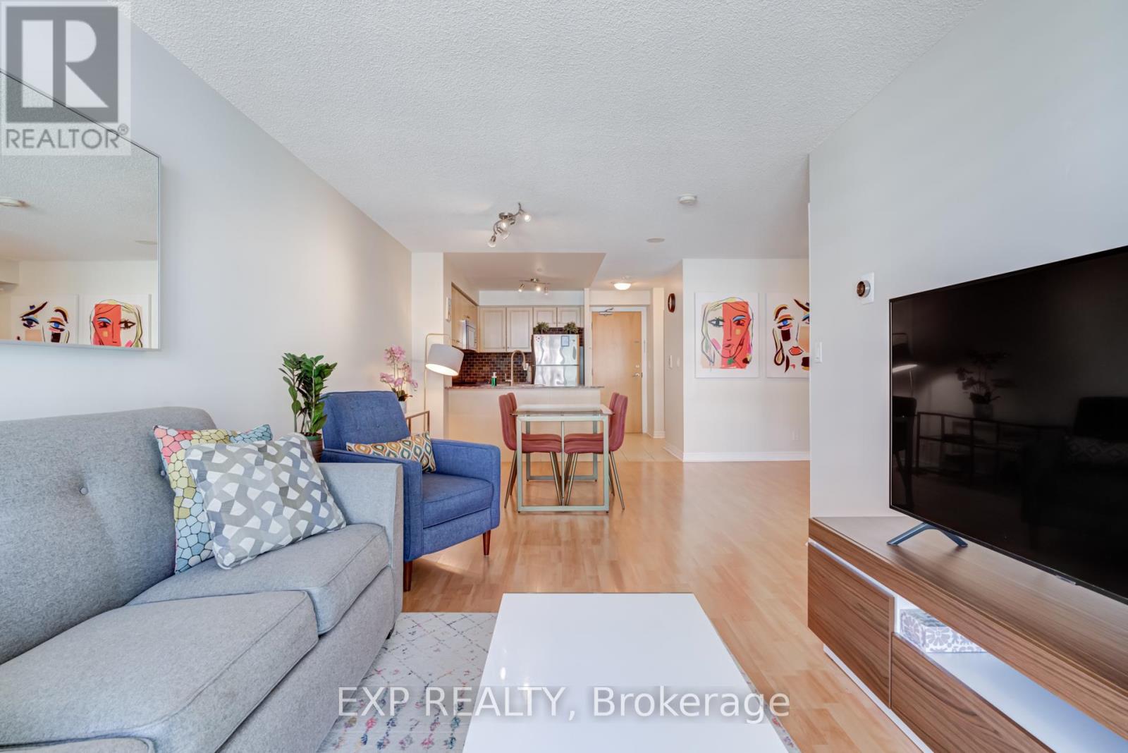 808 - 212 Eglinton Avenue E, Toronto (Mount Pleasant West), Ontario  M4P 1K2 - Photo 7 - C12662502