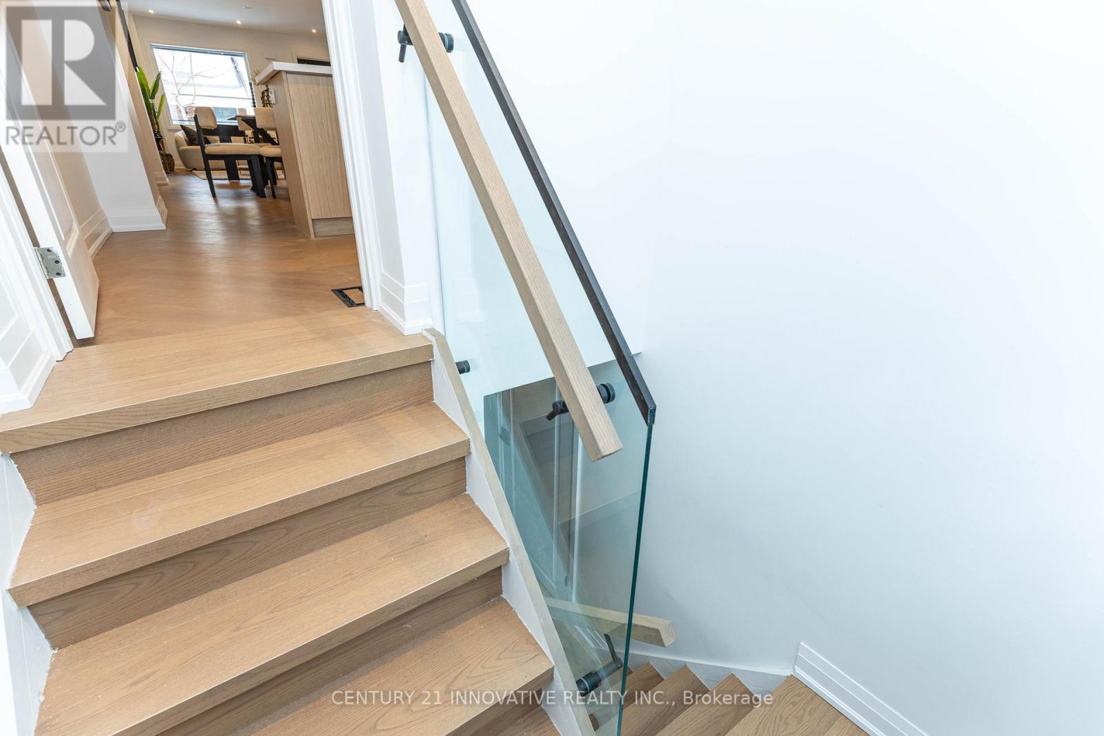 371 Milverton Boulevard, Toronto, Ontario  M4J 1W1 - Photo 10 - E12662316