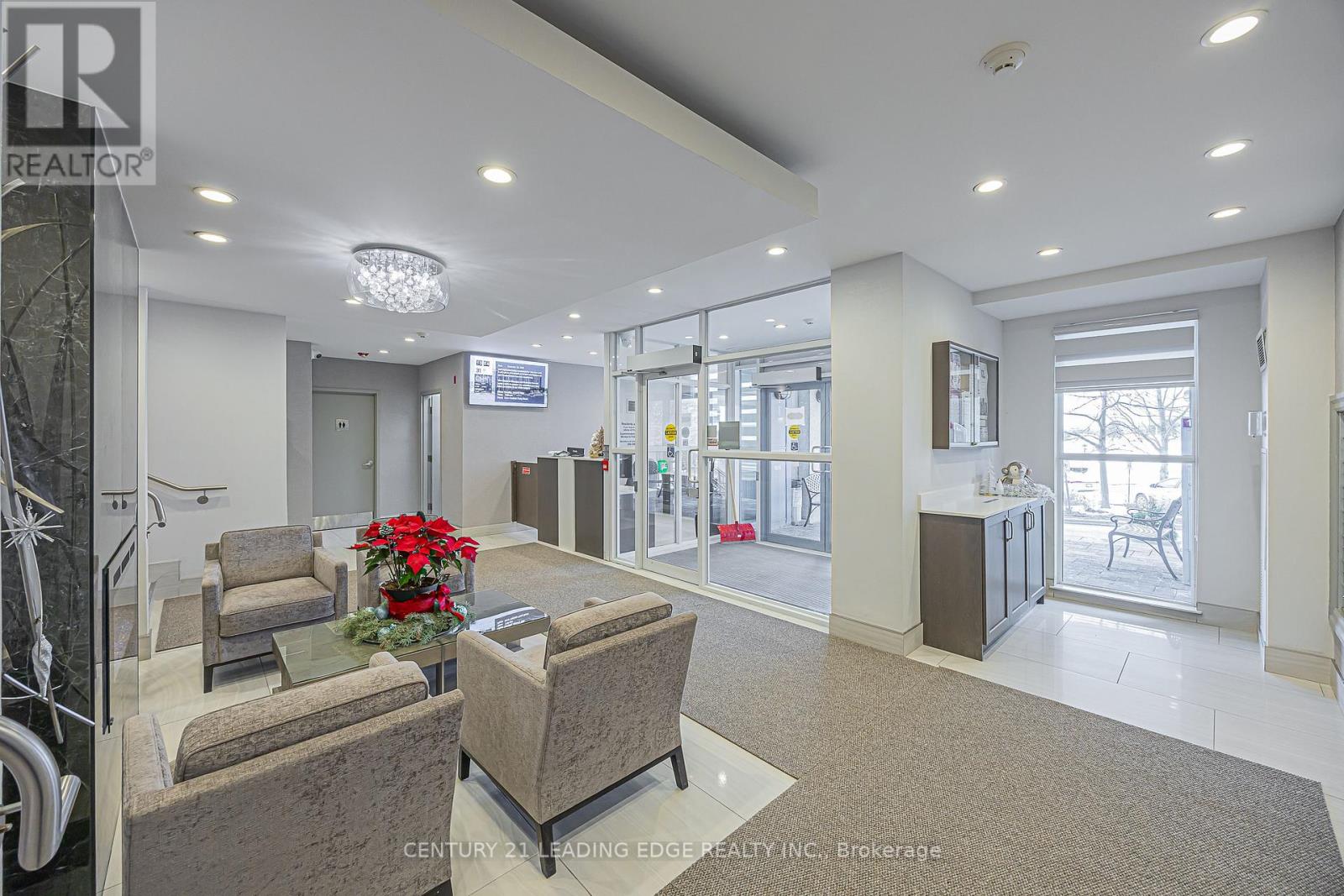 318 - 340 Watson Street W, Whitby, Ontario  L1N 9G1 - Photo 3 - E12662504