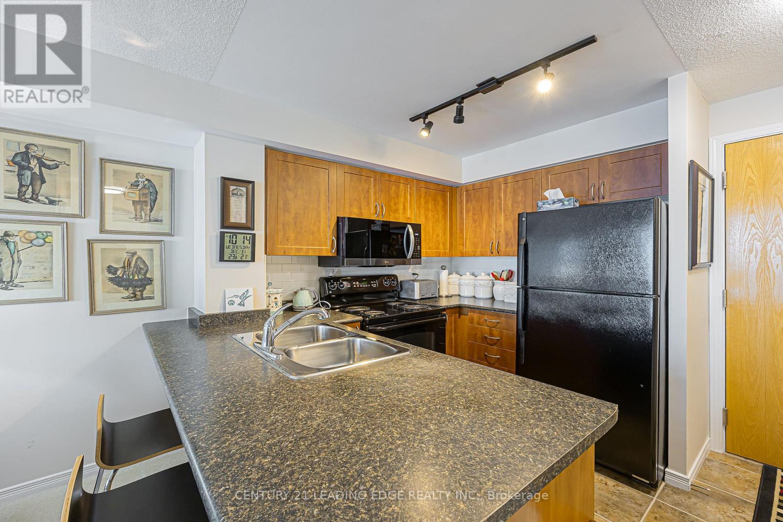 318 - 340 Watson Street W, Whitby, Ontario  L1N 9G1 - Photo 7 - E12662504