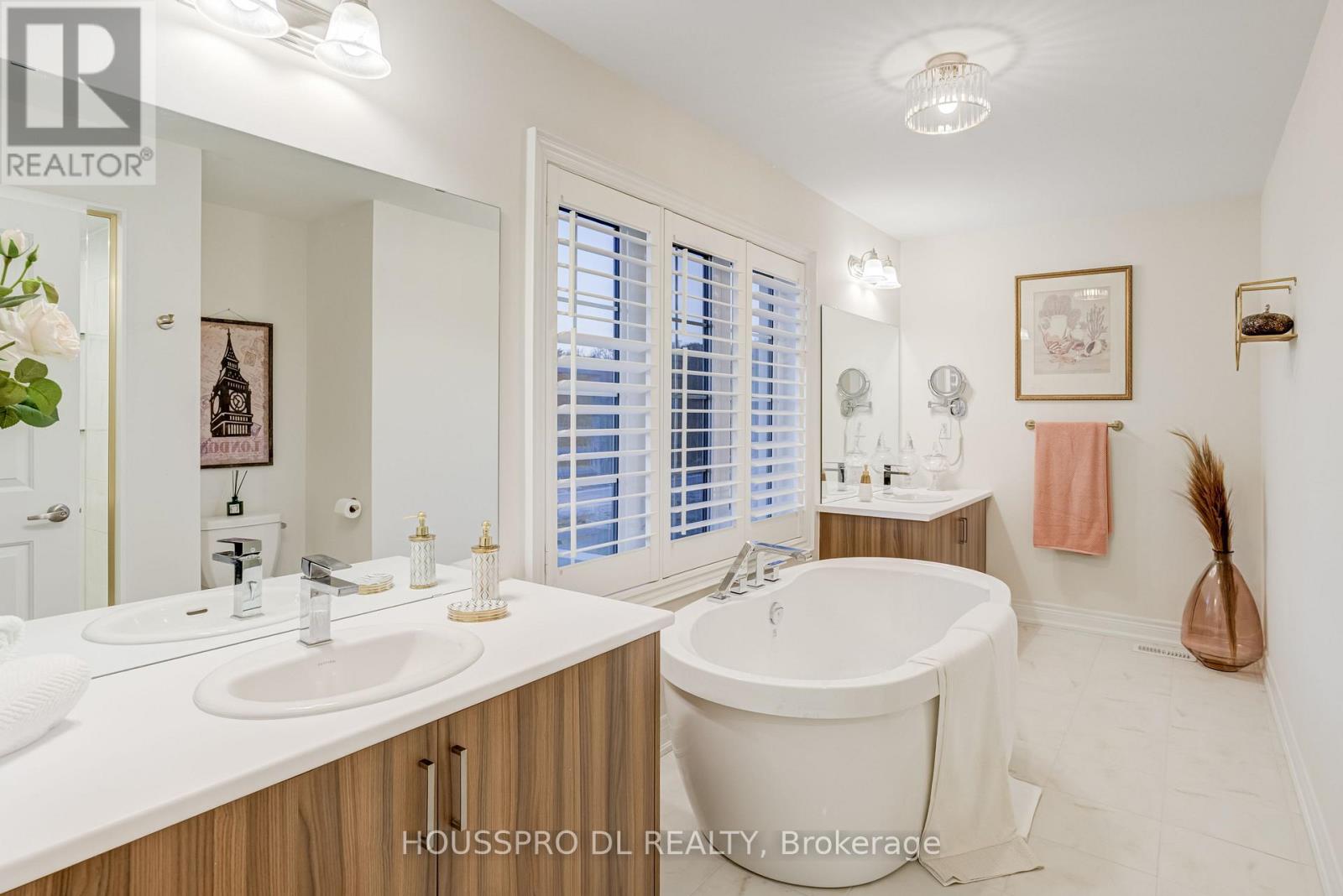 136 Carriage Shop Bend, East Gwillimbury, Ontario  L9N 0Y3 - Photo 36 - N12662274