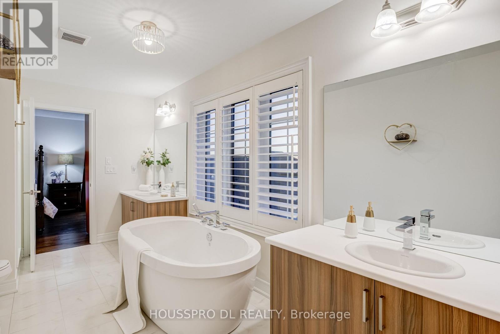 136 Carriage Shop Bend, East Gwillimbury, Ontario  L9N 0Y3 - Photo 37 - N12662274