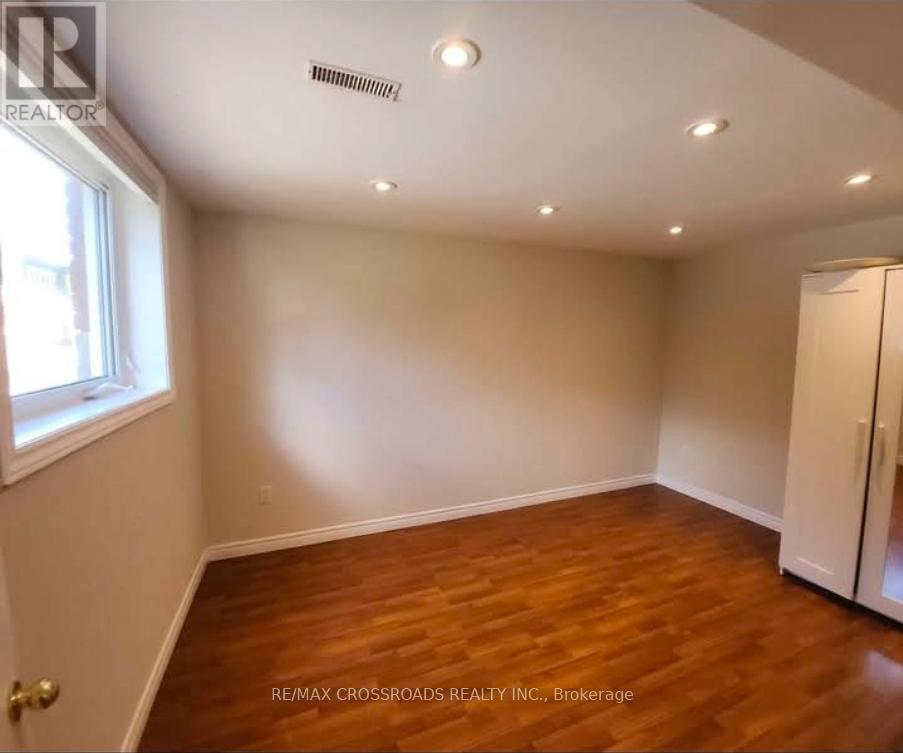 304 Orsi Avenue, Bradford West Gwillimbury, Ontario  L3Z 1B7 - Photo 8 - N12661816