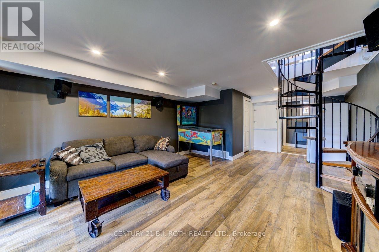 1250 River Road W, Wasaga Beach, Ontario  L9Z 2W6 - Photo 13 - S12662332