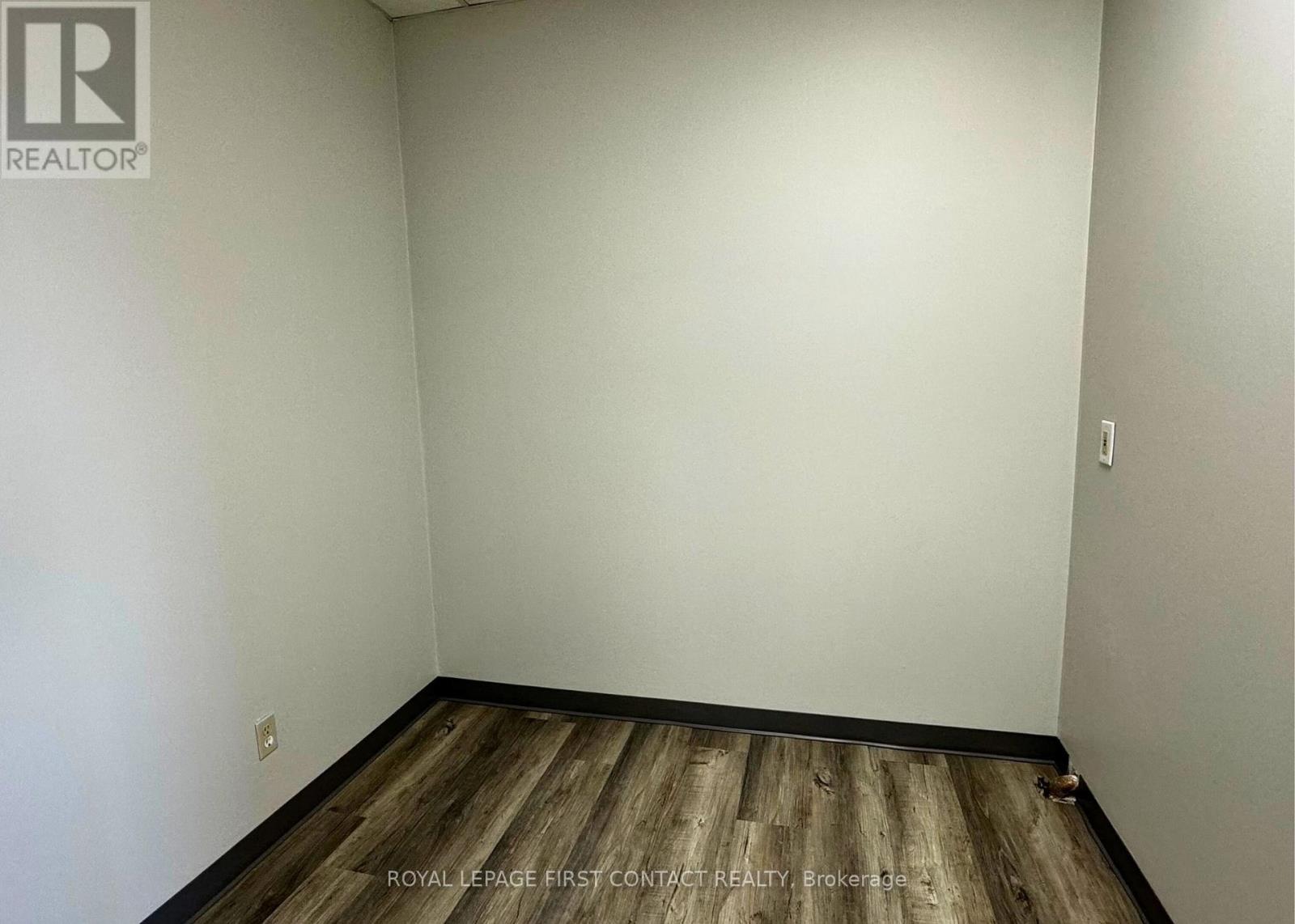 204 - 11 Ferris Lane, Barrie (Bayfield), Ontario  L4M 5N6 - Photo 9 - S12662436