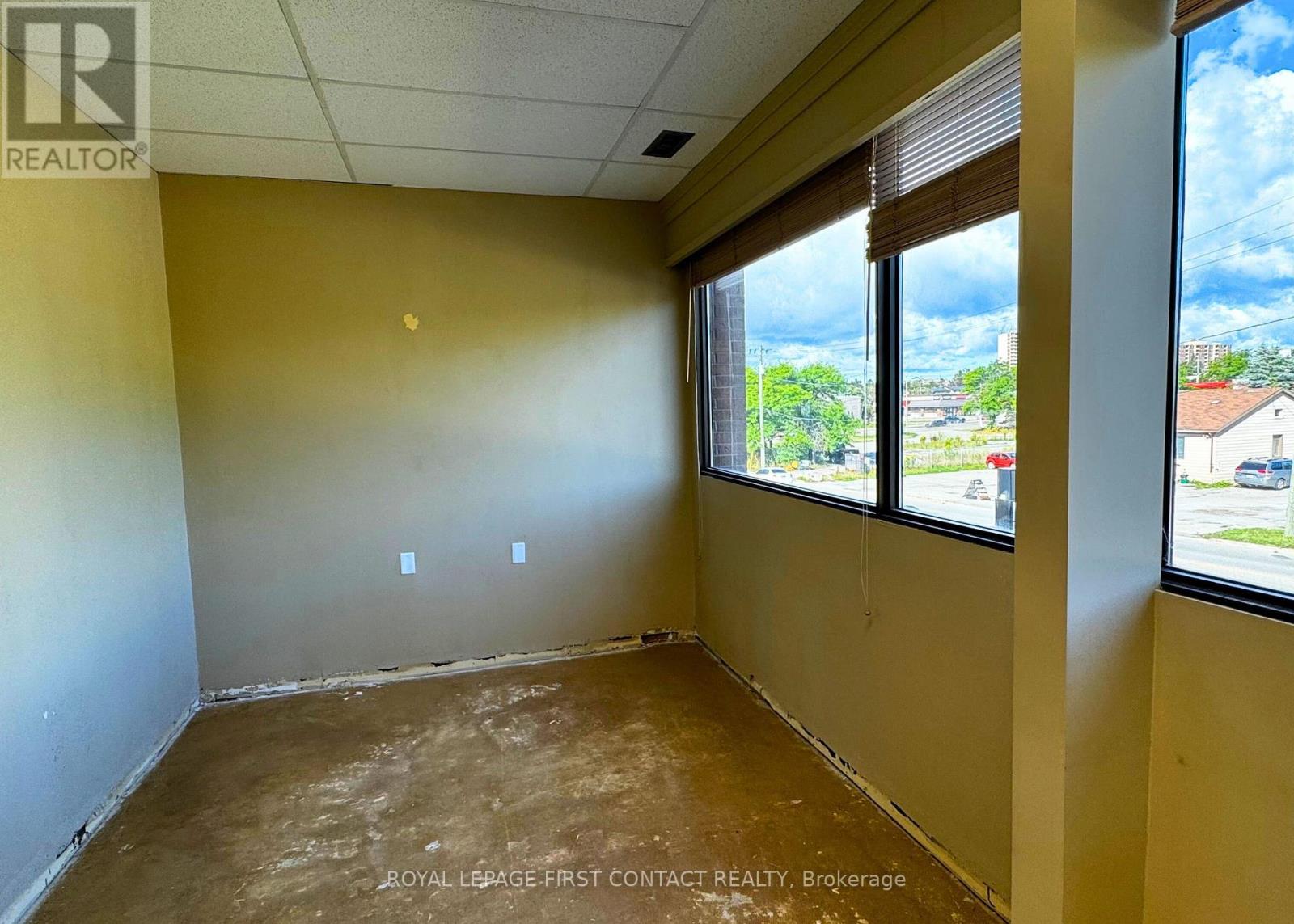 201/203 - 11 Ferris Lane, Barrie (Bayfield), Ontario  L4M 5N6 - Photo 16 - S12662458