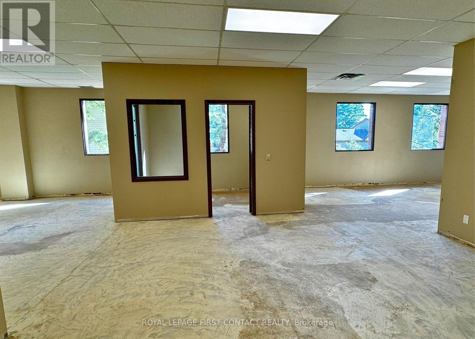 201/203 - 11 Ferris Lane, Barrie (Bayfield), Ontario  L4M 5N6 - Photo 3 - S12662458