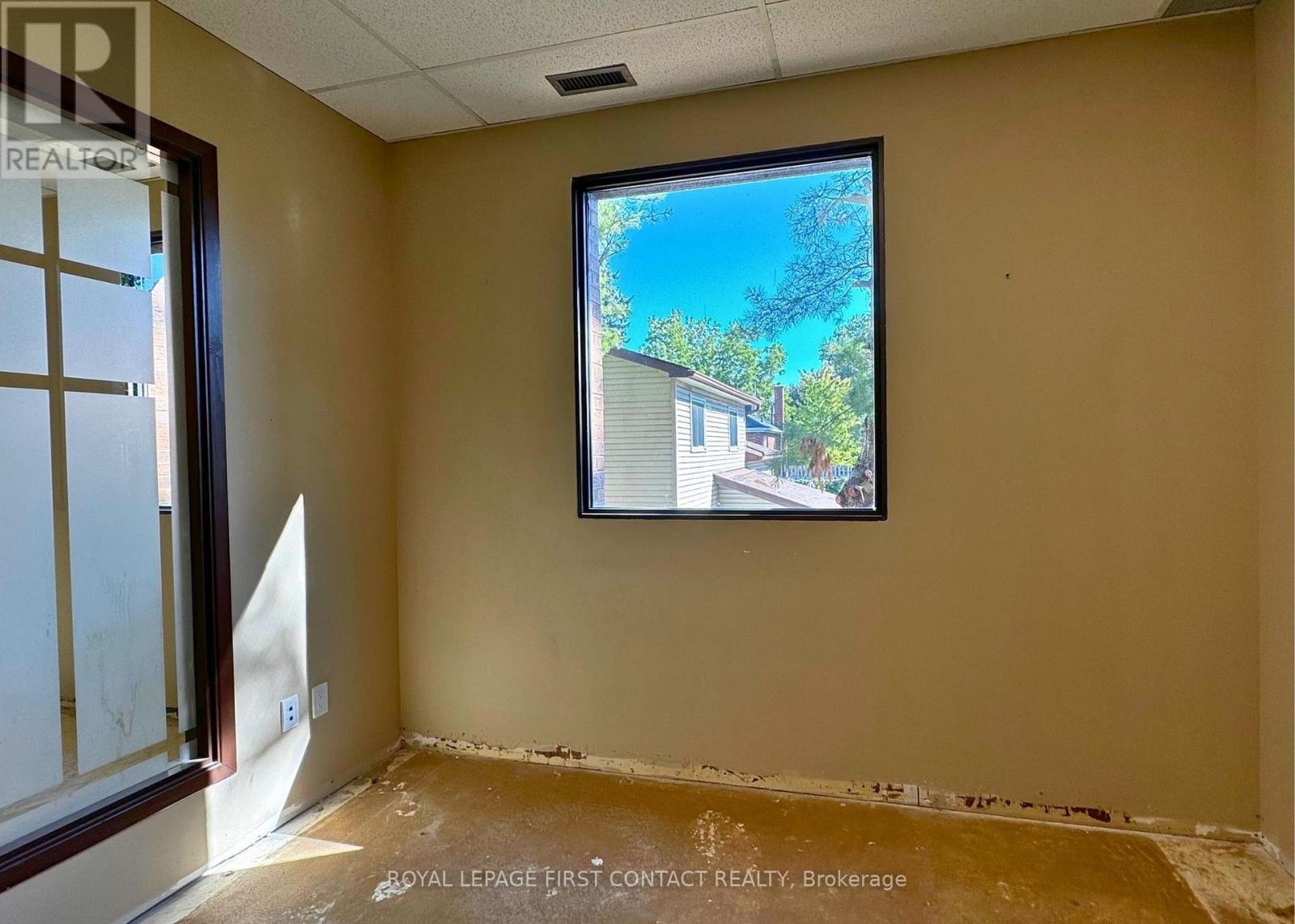 201/203 - 11 Ferris Lane, Barrie (Bayfield), Ontario  L4M 5N6 - Photo 4 - S12662458