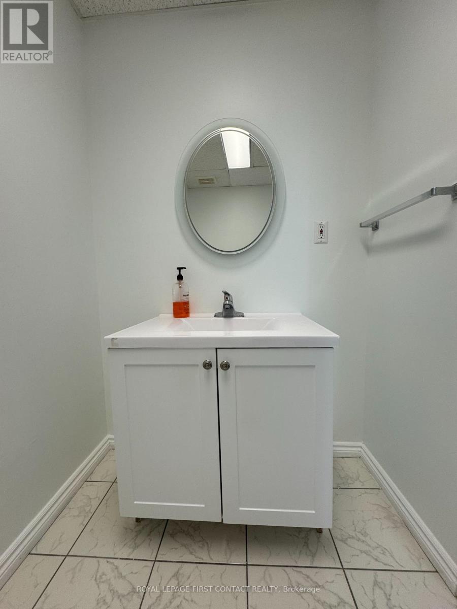 201 - 140 Dunlop Street E, Barrie (City Centre), Ontario  L4M 6H1 - Photo 10 - S12662514