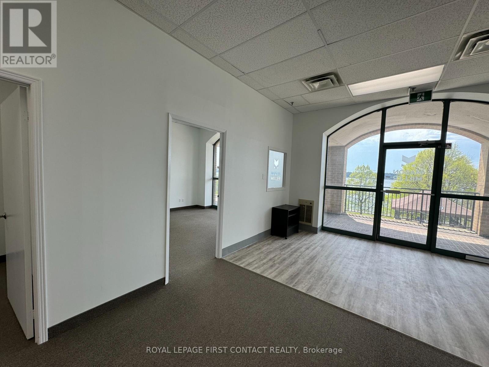 201 - 140 Dunlop Street E, Barrie (City Centre), Ontario  L4M 6H1 - Photo 4 - S12662514