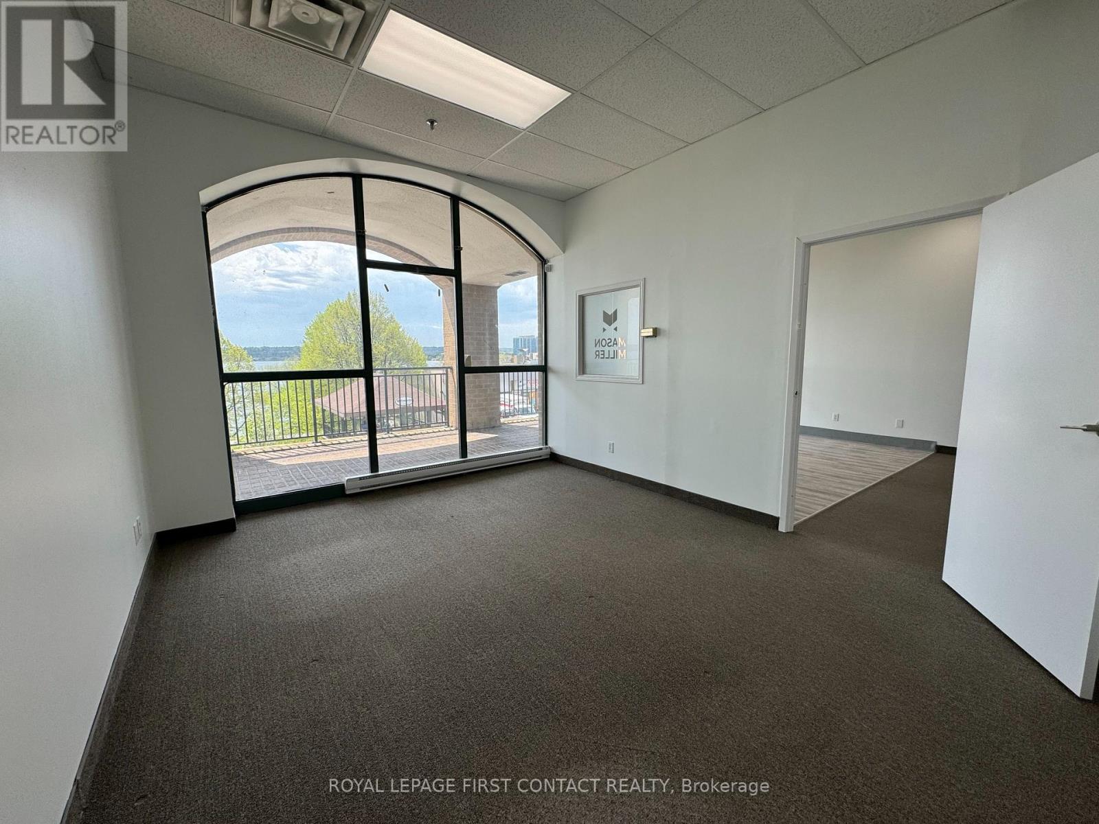 201 - 140 Dunlop Street E, Barrie (City Centre), Ontario  L4M 6H1 - Photo 6 - S12662514