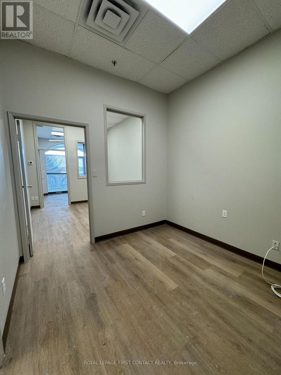 202 - 140 Dunlop Street E, Barrie (City Centre), Ontario  L4M 6H1 - Photo 11 - S12662536
