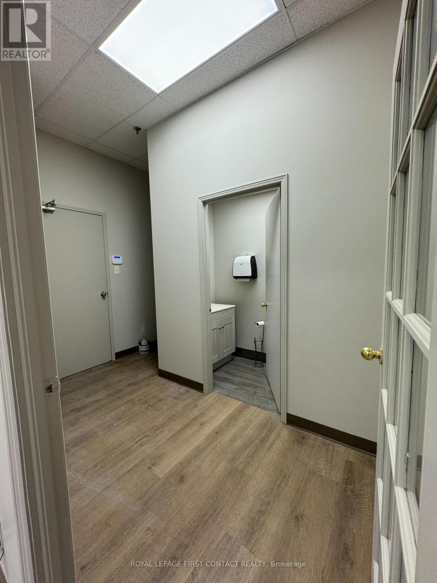 202 - 140 Dunlop Street E, Barrie (City Centre), Ontario  L4M 6H1 - Photo 17 - S12662536