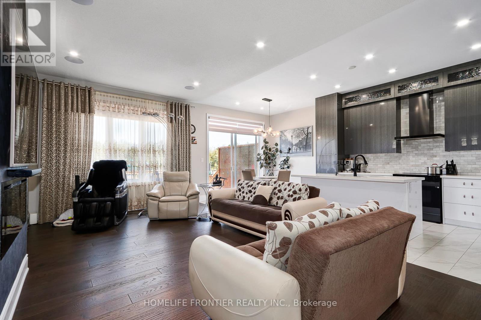 244 Ramblewood Drive, Wasaga Beach, Ontario  L9Z 0L5 - Photo 11 - S12662546