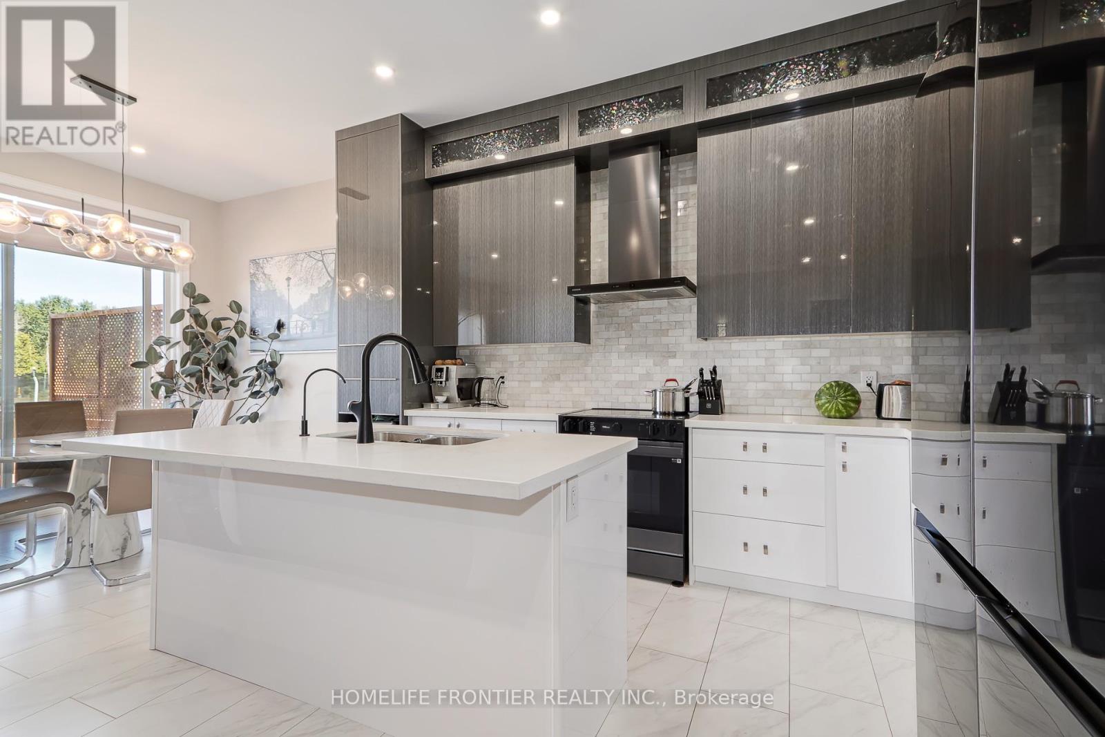 244 Ramblewood Drive, Wasaga Beach, Ontario  L9Z 0L5 - Photo 13 - S12662546