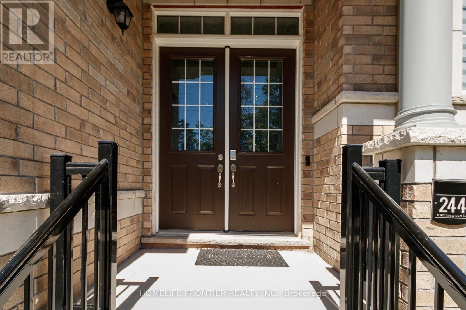 244 Ramblewood Drive, Wasaga Beach, Ontario  L9Z 0L5 - Photo 3 - S12662546