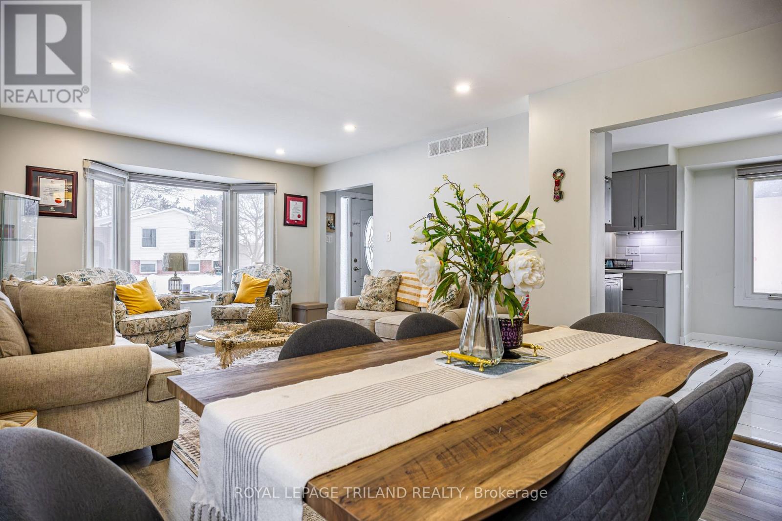 Photo 9 of 38 for 43 Beechmount Crescent