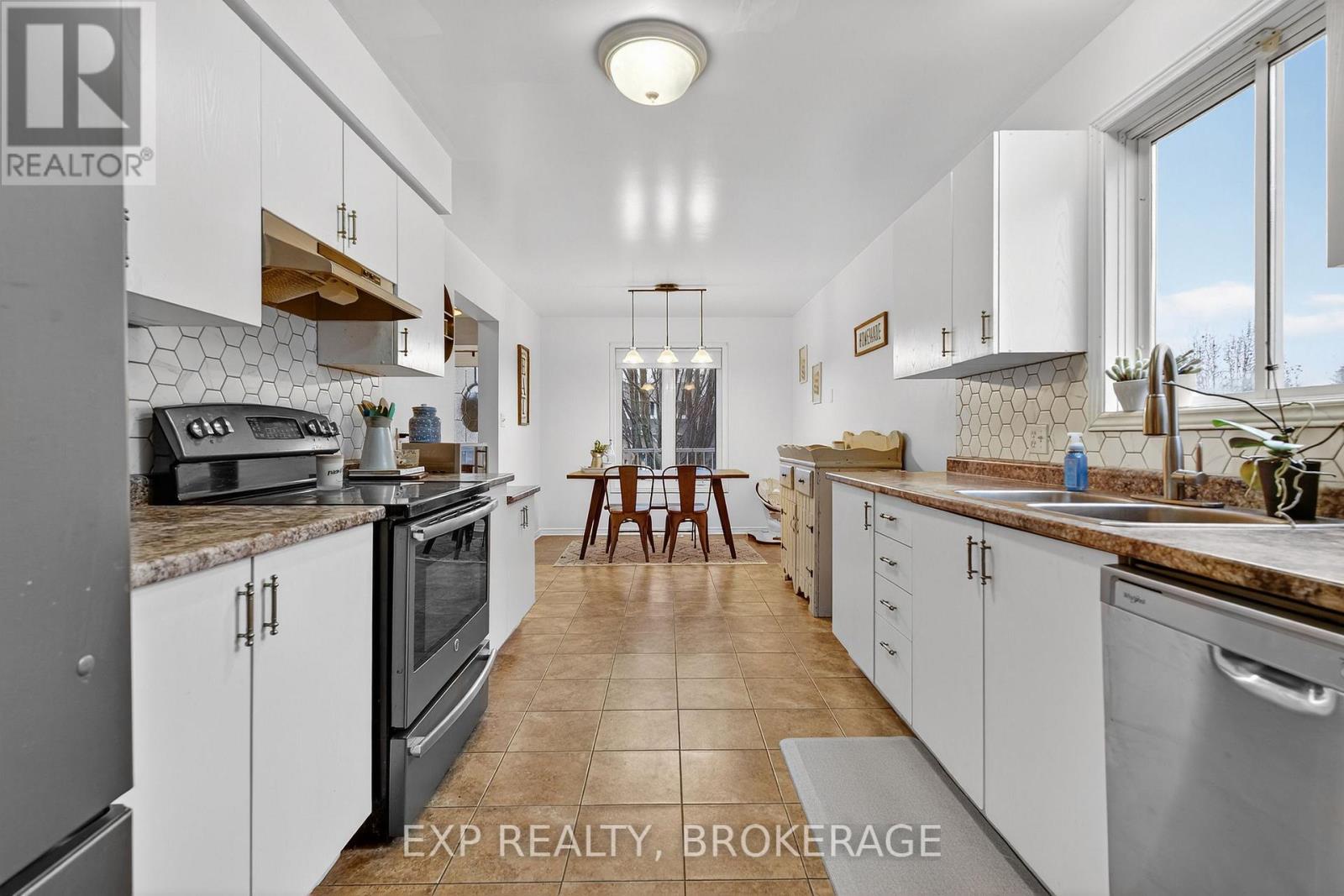 14 Clifford Street, Loyalist, Ontario  K7N 1Y6 - Photo 4 - X12661588