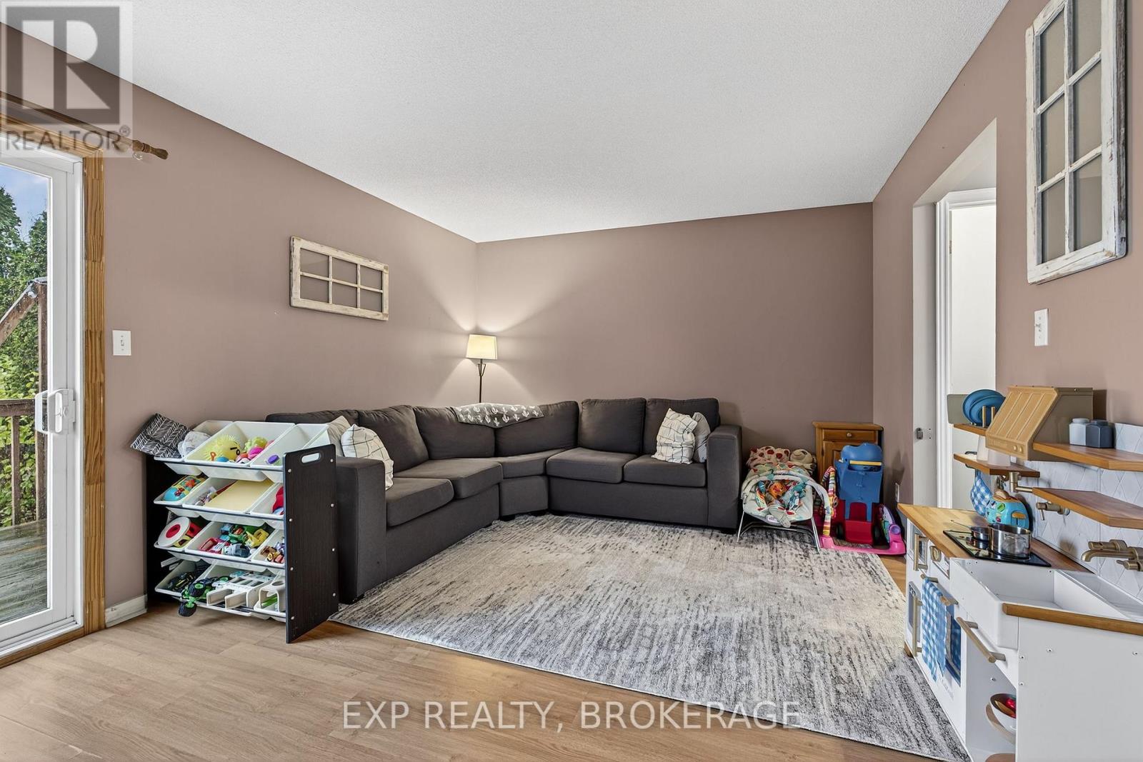 14 Clifford Street, Loyalist, Ontario  K7N 1Y6 - Photo 8 - X12661588