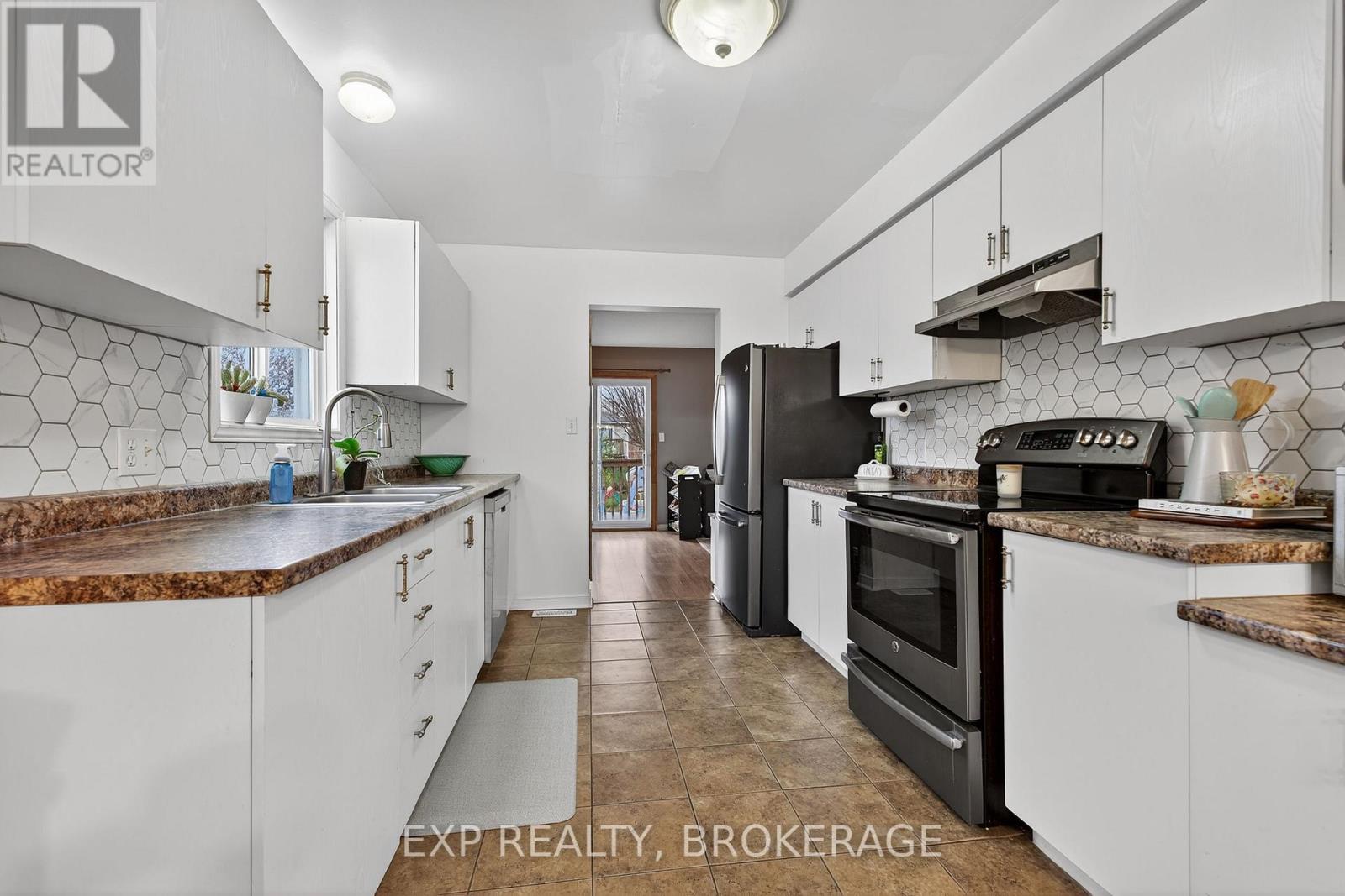 14 Clifford Street, Loyalist, Ontario  K7N 1Y6 - Photo 6 - X12661588