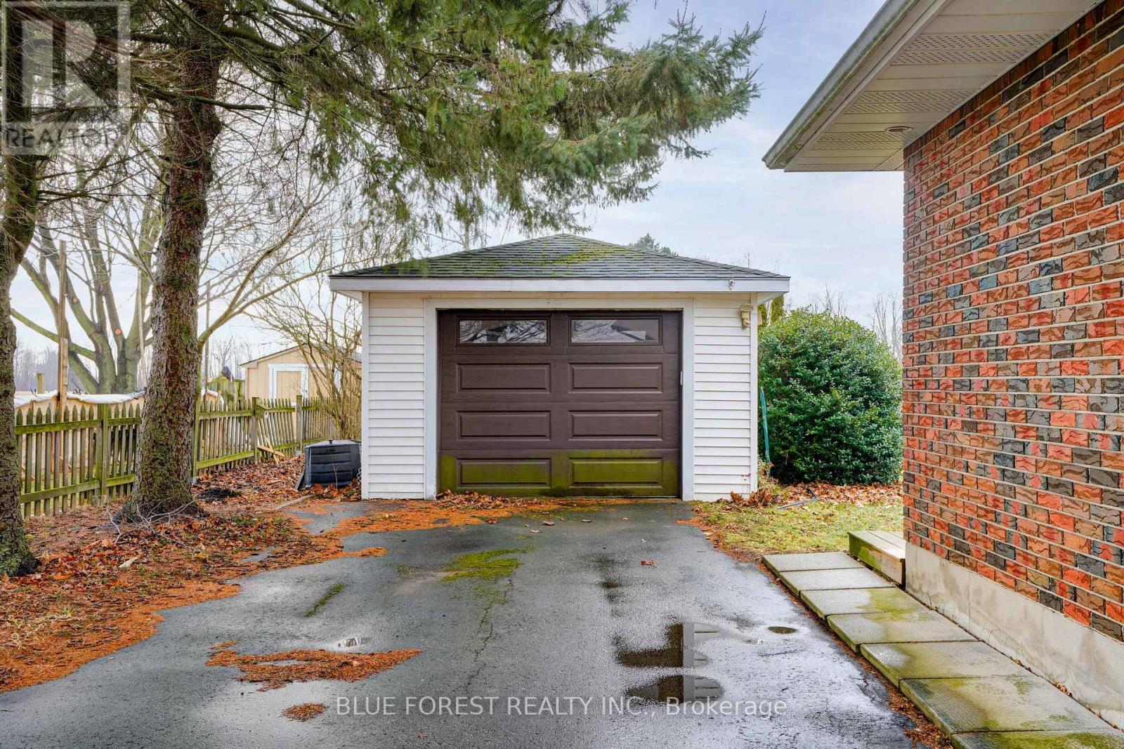 10915 Graham Road, West Elgin, Ontario  N0L 2P0 - Photo 42 - X12660936