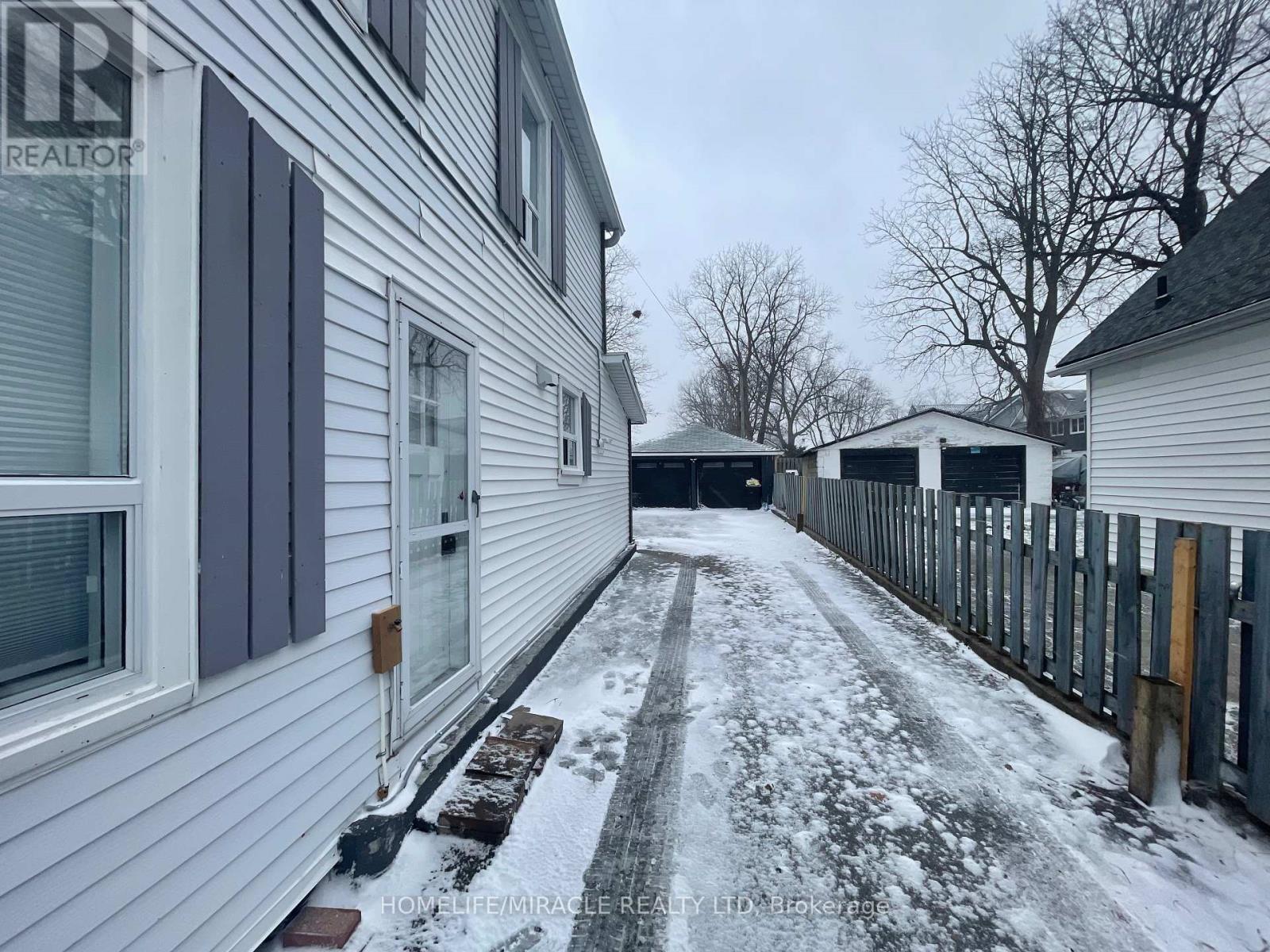 Upper Level - 707 Niagara Boulevard, Fort Erie, Ontario  L2A 3H2 - Photo 17 - X12661968