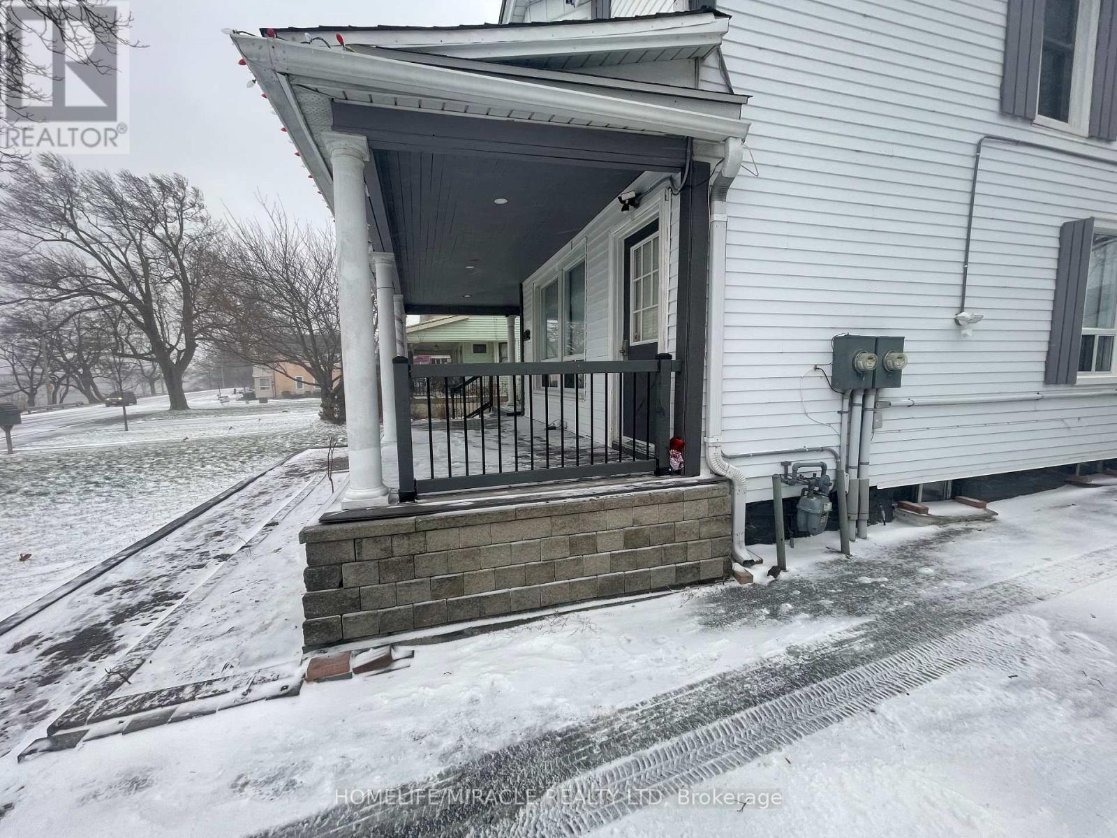 Upper Level - 707 Niagara Boulevard, Fort Erie, Ontario  L2A 3H2 - Photo 4 - X12661968