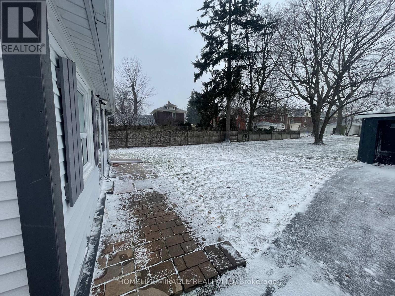 Upper Level - 707 Niagara Boulevard, Fort Erie, Ontario  L2A 3H2 - Photo 18 - X12661968