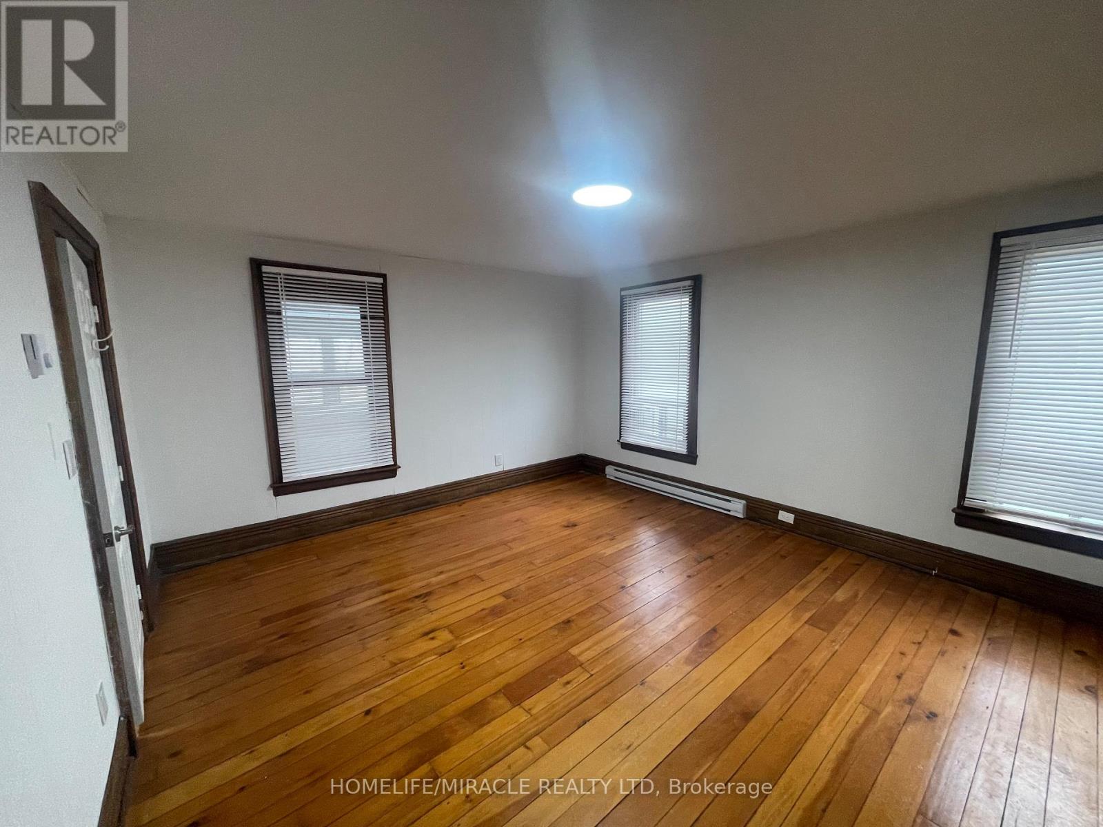 Upper Level - 707 Niagara Boulevard, Fort Erie, Ontario  L2A 3H2 - Photo 8 - X12661968