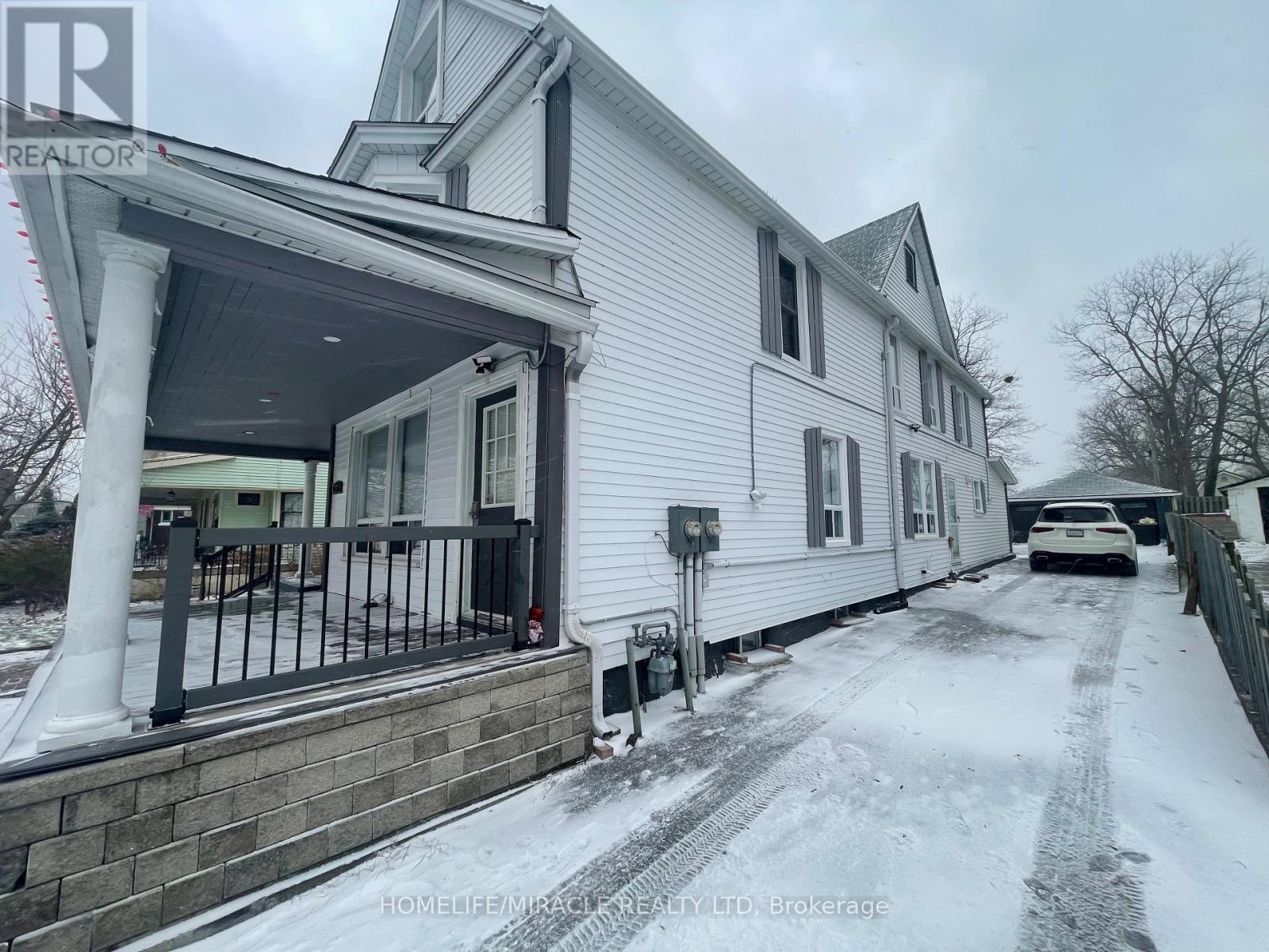 Upper Level - 707 Niagara Boulevard, Fort Erie, Ontario  L2A 3H2 - Photo 2 - X12661968