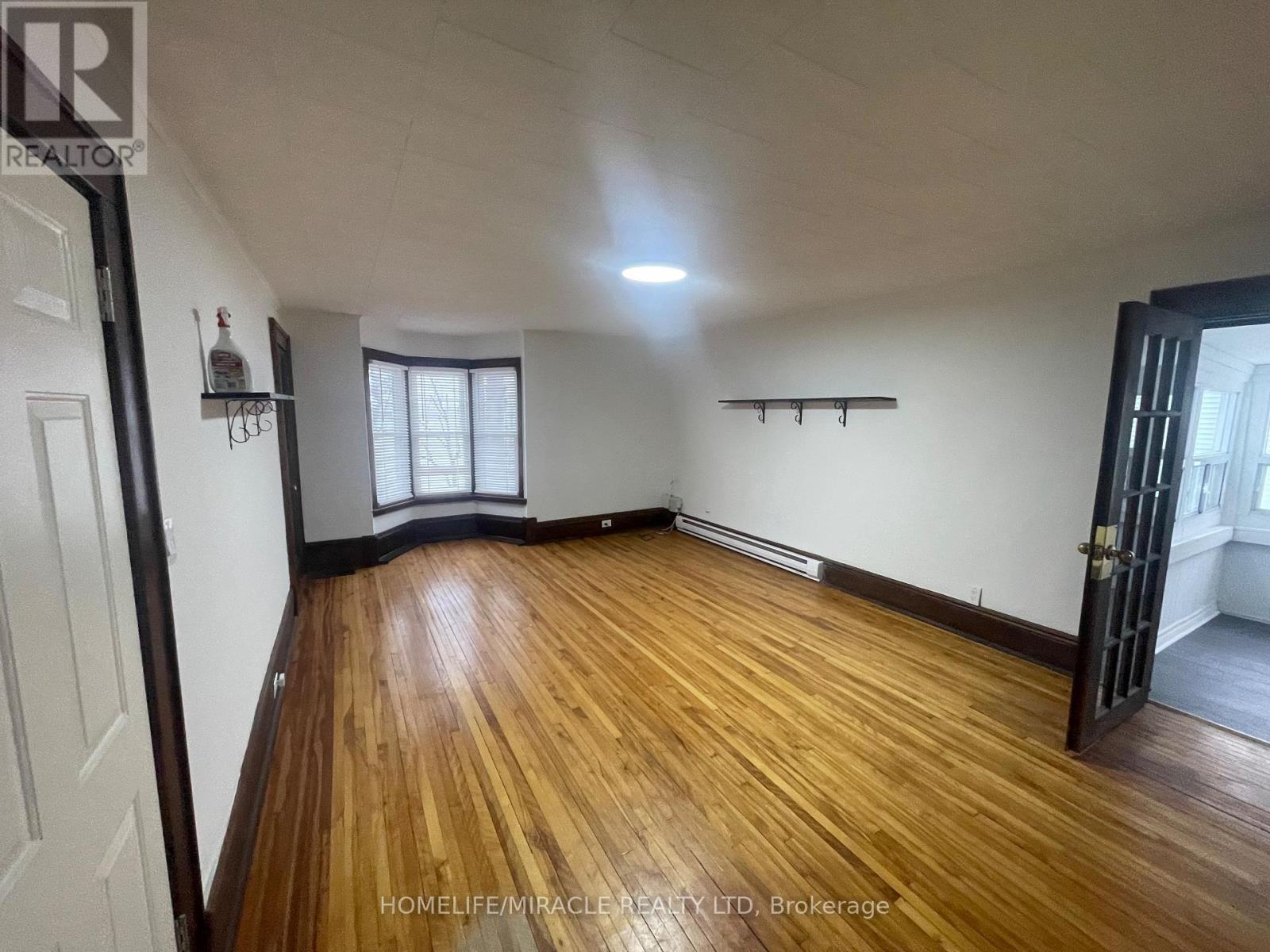 Upper Level - 707 Niagara Boulevard, Fort Erie, Ontario  L2A 3H2 - Photo 5 - X12661968