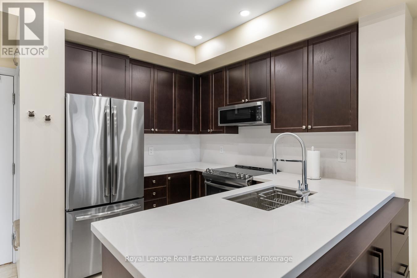 325 - 570 Lolita Gardens, Mississauga, Ontario  L5A 0A1 - Photo 15 - W12662288