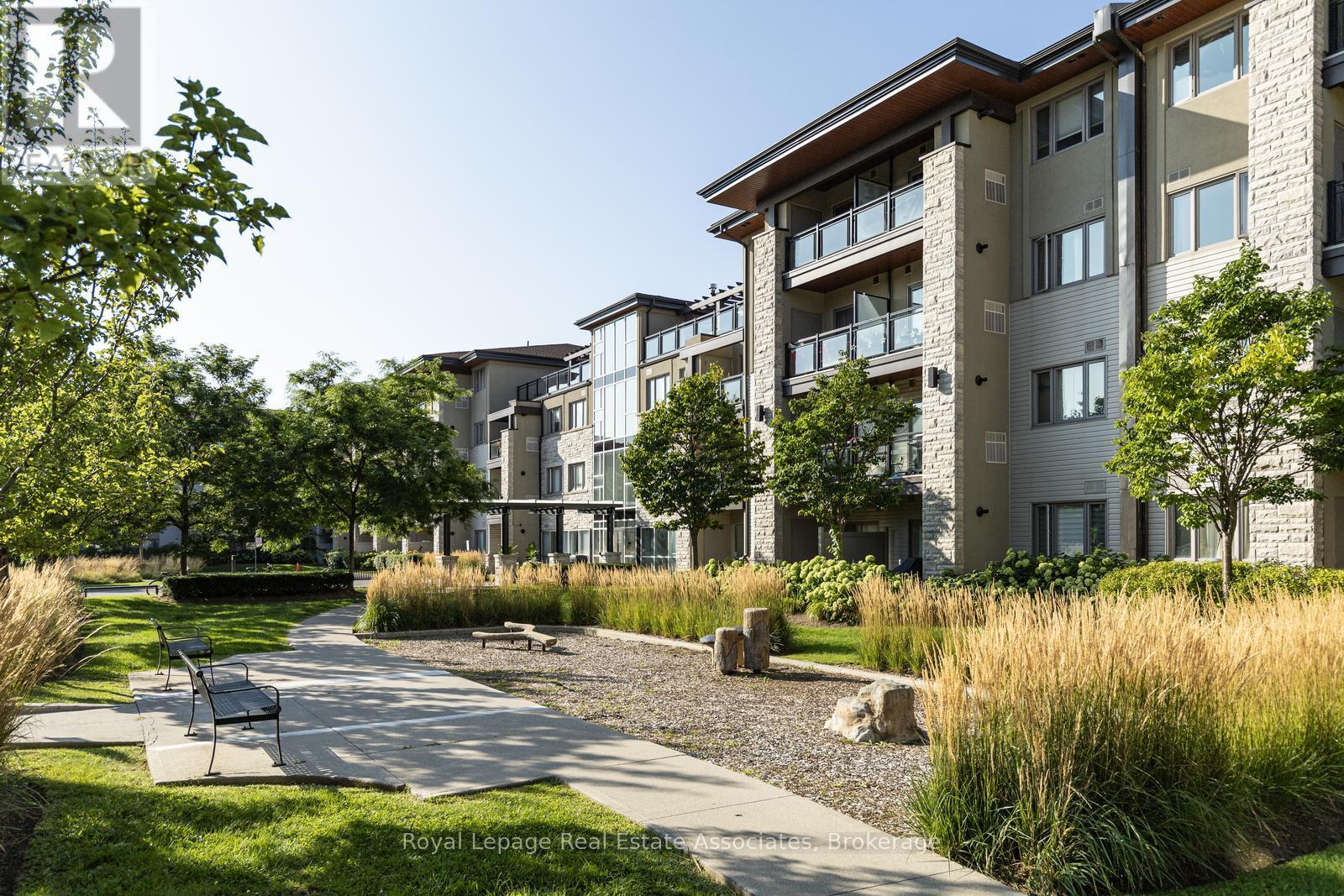 325 - 570 Lolita Gardens, Mississauga, Ontario  L5A 0A1 - Photo 2 - W12662288