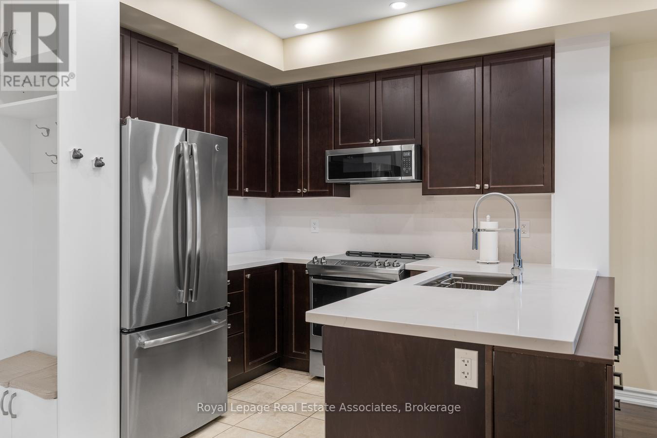 325 - 570 Lolita Gardens, Mississauga, Ontario  L5A 0A1 - Photo 7 - W12662288