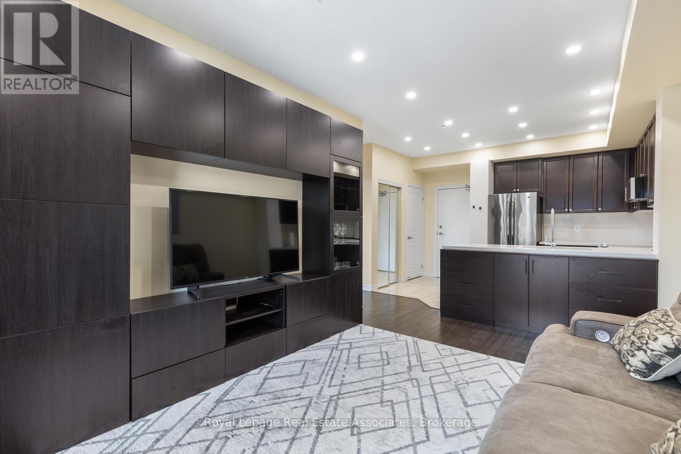 325 - 570 Lolita Gardens, Mississauga, Ontario  L5A 0A1 - Photo 9 - W12662288