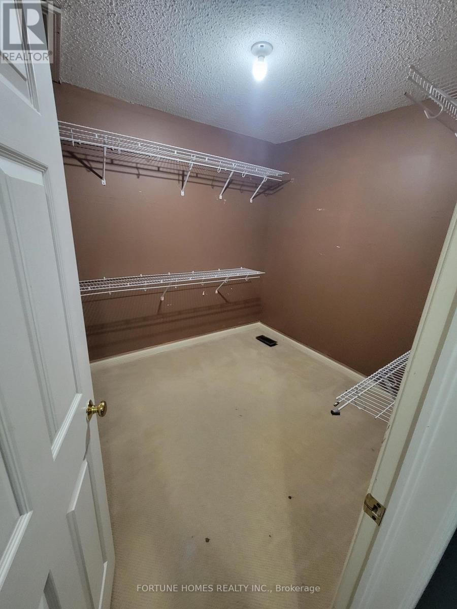 3704 Ketchum Court E, Mississauga, Ontario  L5L 4S4 - Photo 25 - W12662294