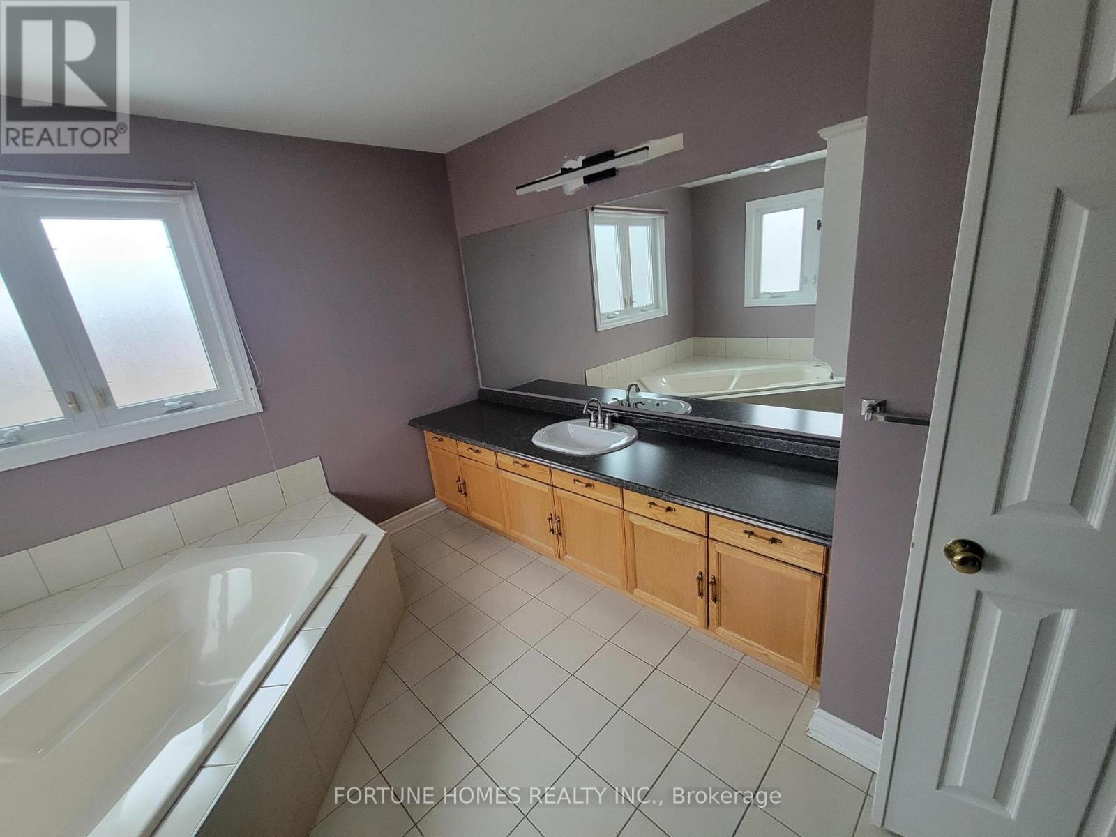 3704 Ketchum Court E, Mississauga, Ontario  L5L 4S4 - Photo 28 - W12662294